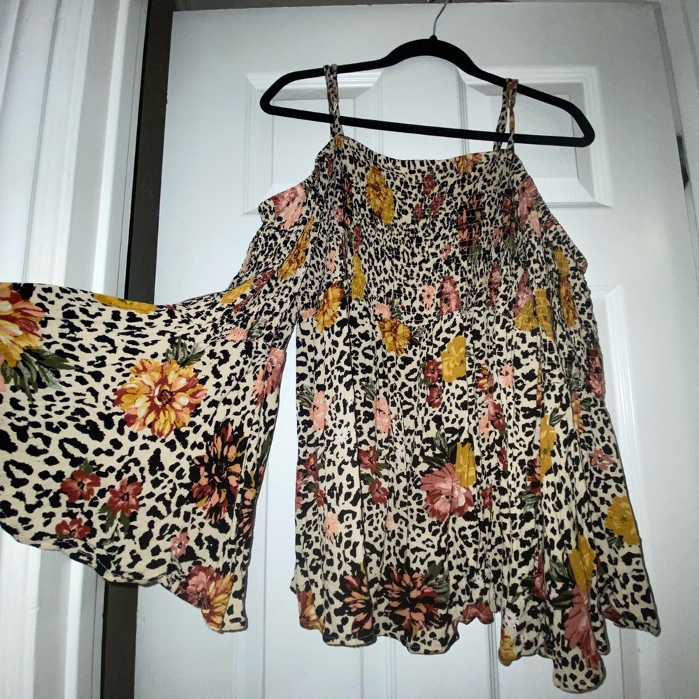 EUC Torrid smocked cold shoulder top. Size 2